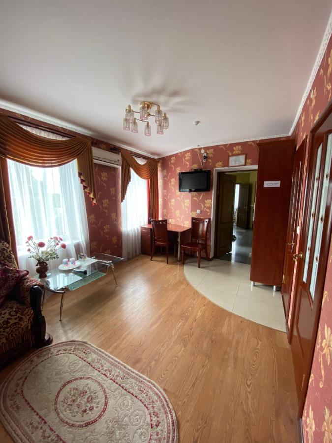 Золотий Лев Hotel Zvenyhorodka Екстериор снимка